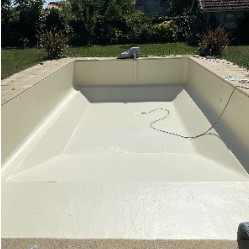 Bassin prêt pour la mise en eau